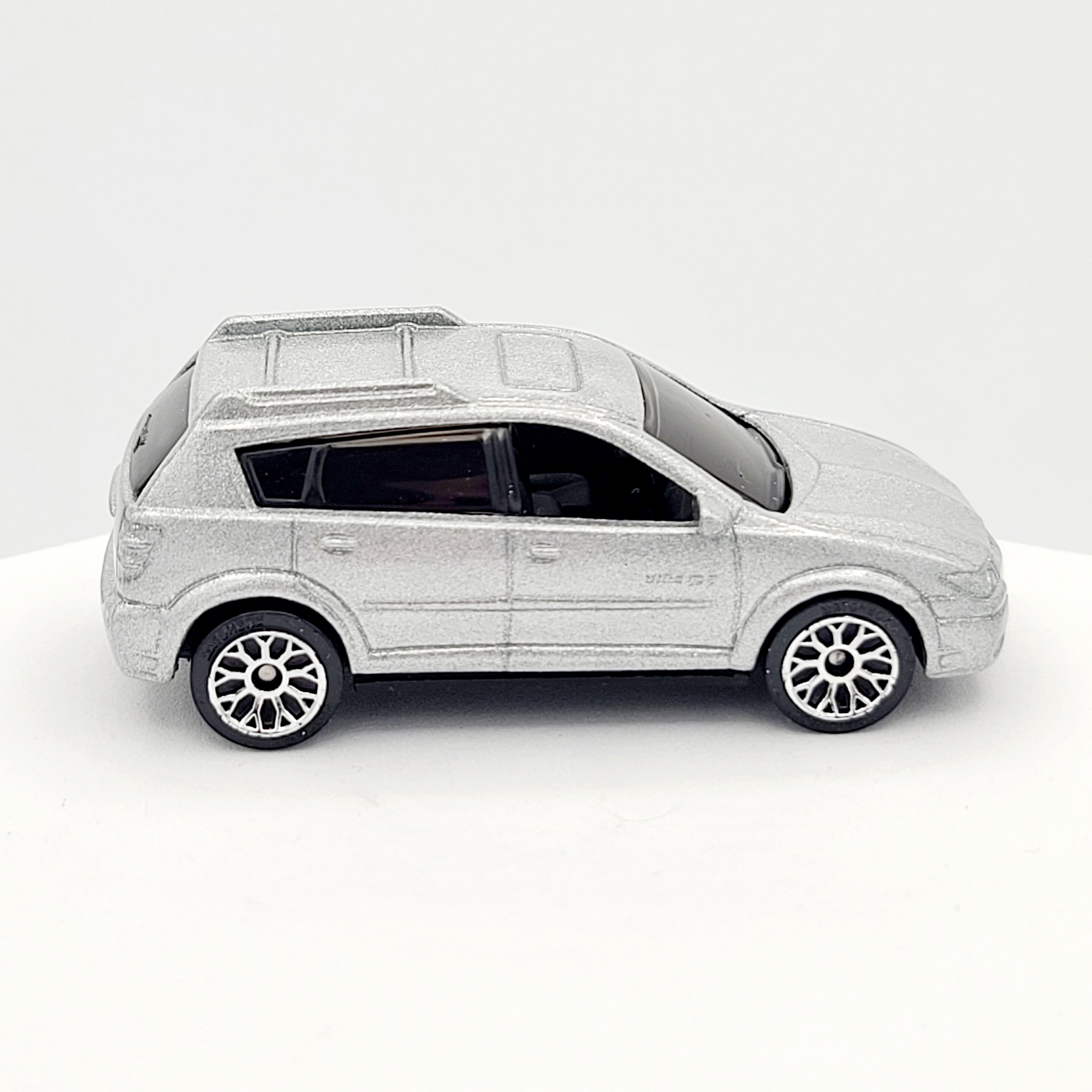 Matchbox Pontiac Vibe (2003 MBX Basic - Hero City)